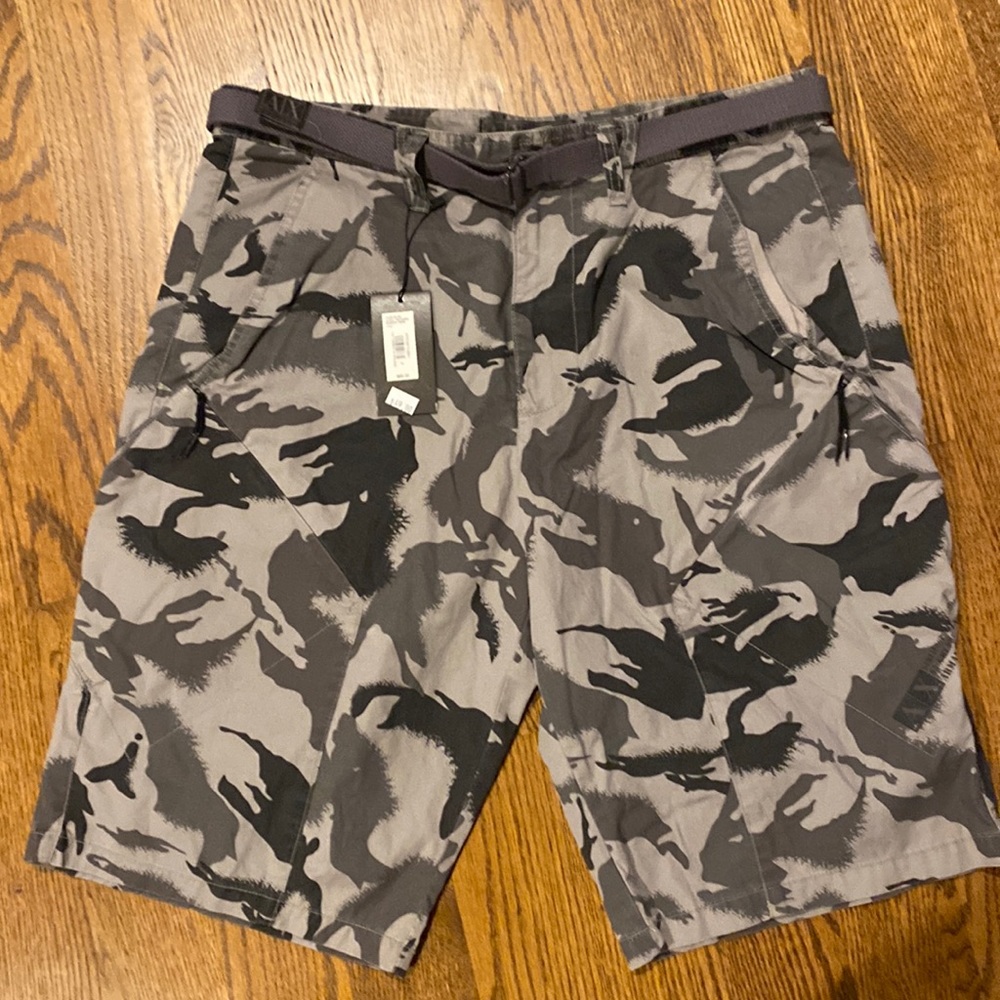 Armani exchange cargo shorts made in India. 100% cotton. pockets some w/ zippers